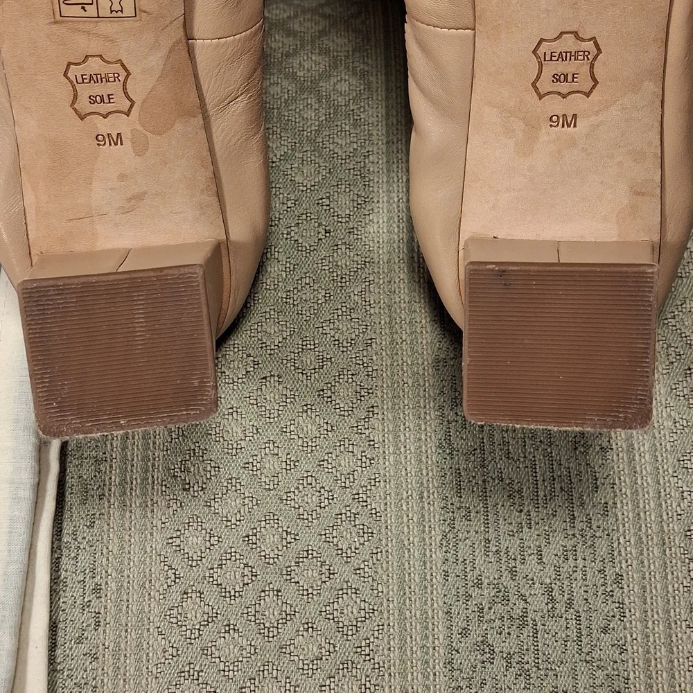 Tory Burch Nude Tan and Black Cap-Toe Leather Pumps